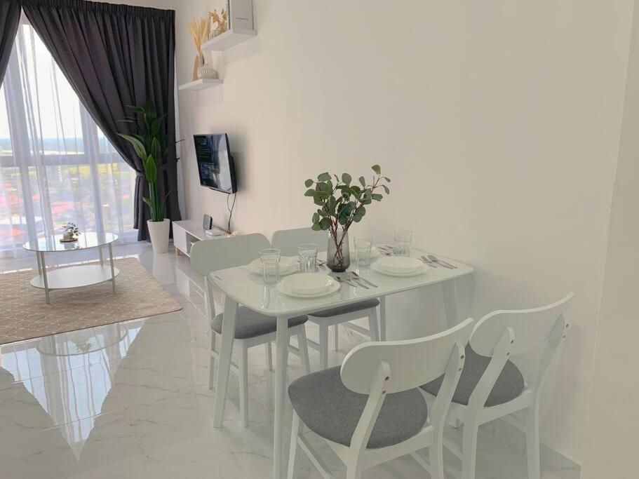 Netflix 2 Bedroom Troika Kota Bharu Homestay 1812 Екстер'єр фото