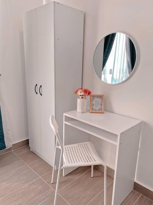 Netflix 2 Bedroom Troika Kota Bharu Homestay 1812 Екстер'єр фото